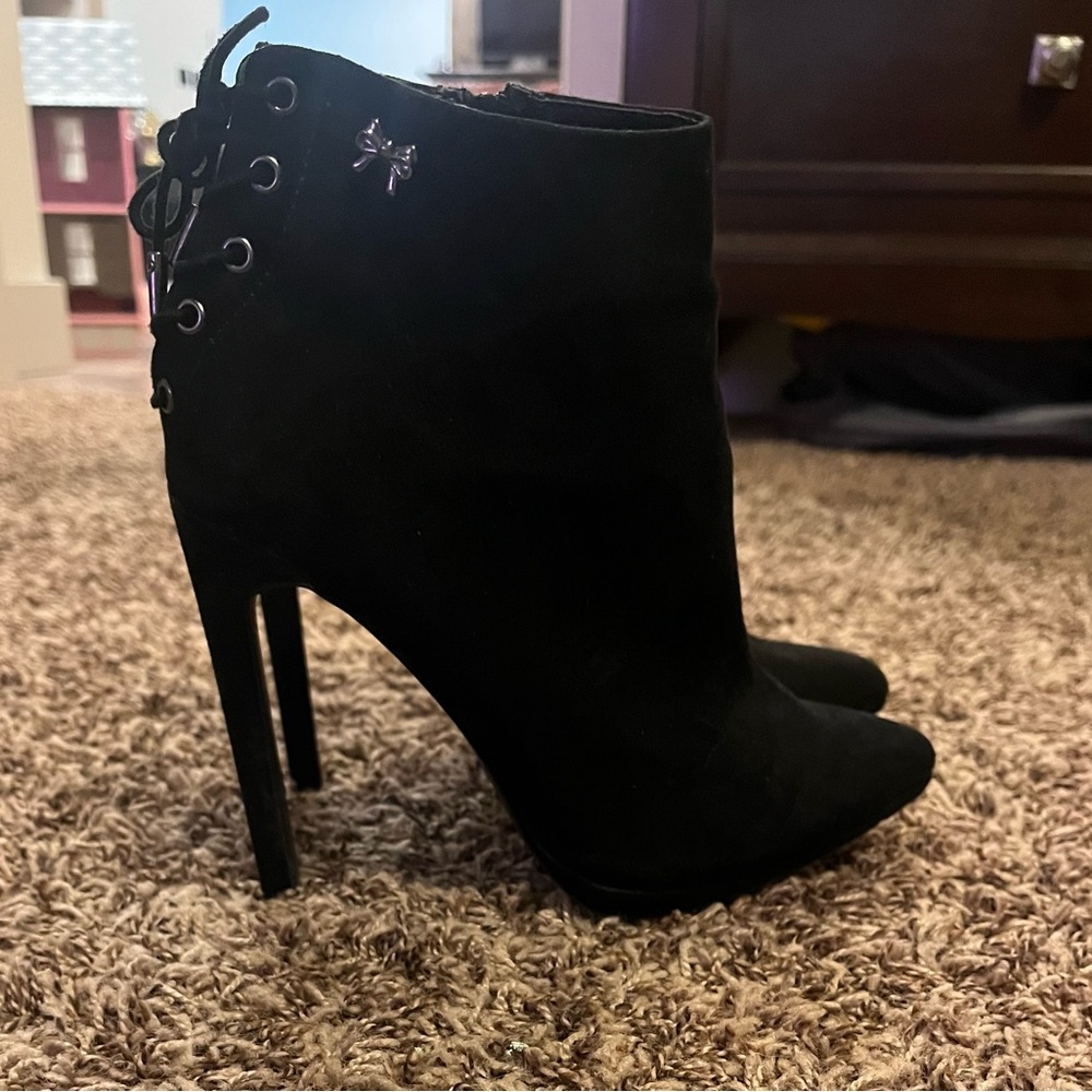 Elegant Black Ankle Boots